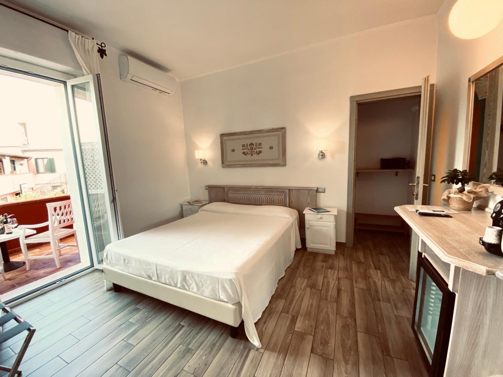 Locanda Degli Artisti Tortolì Exteriör bild