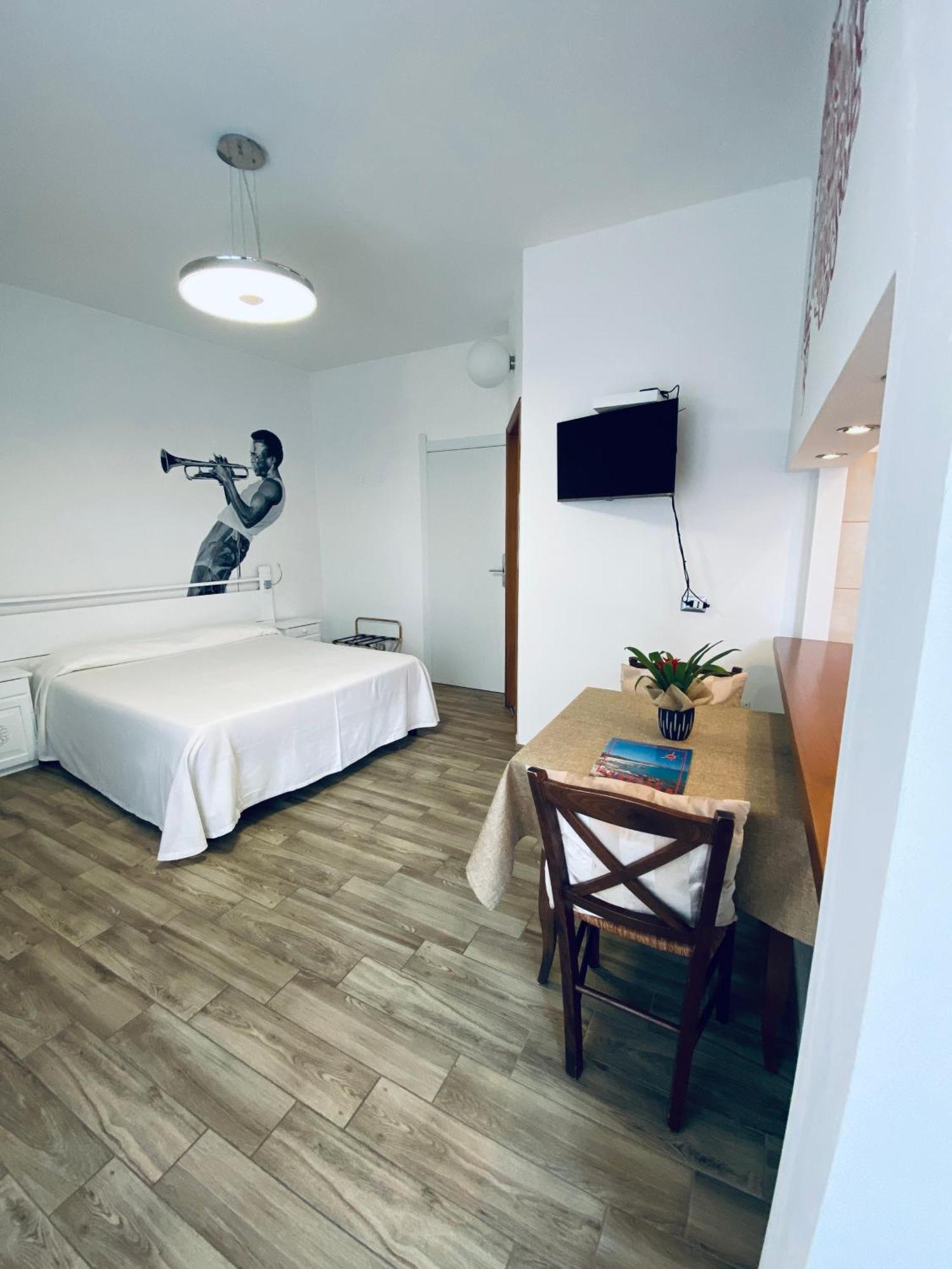 Locanda Degli Artisti Tortolì Exteriör bild