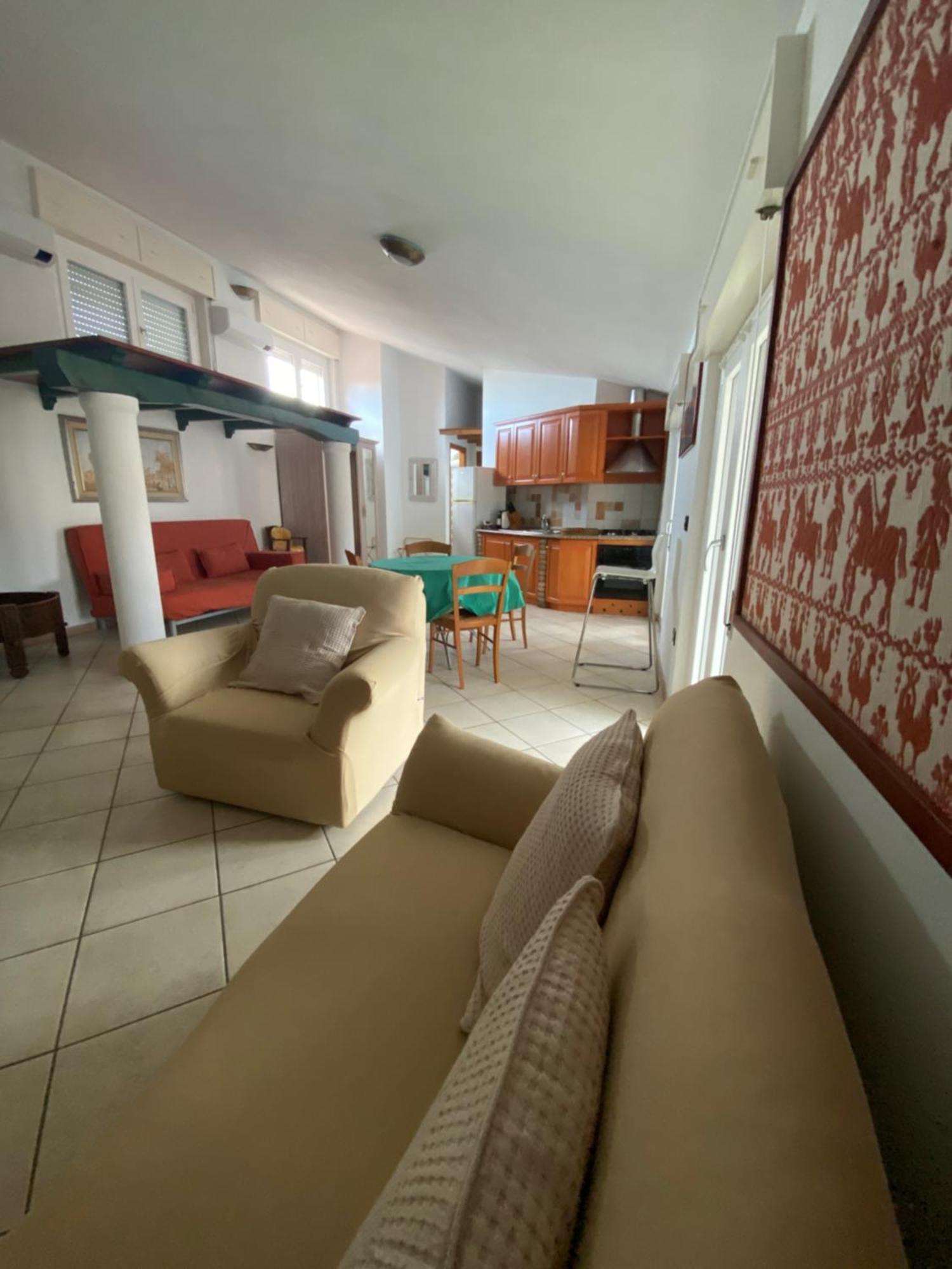 Locanda Degli Artisti Tortolì Exteriör bild