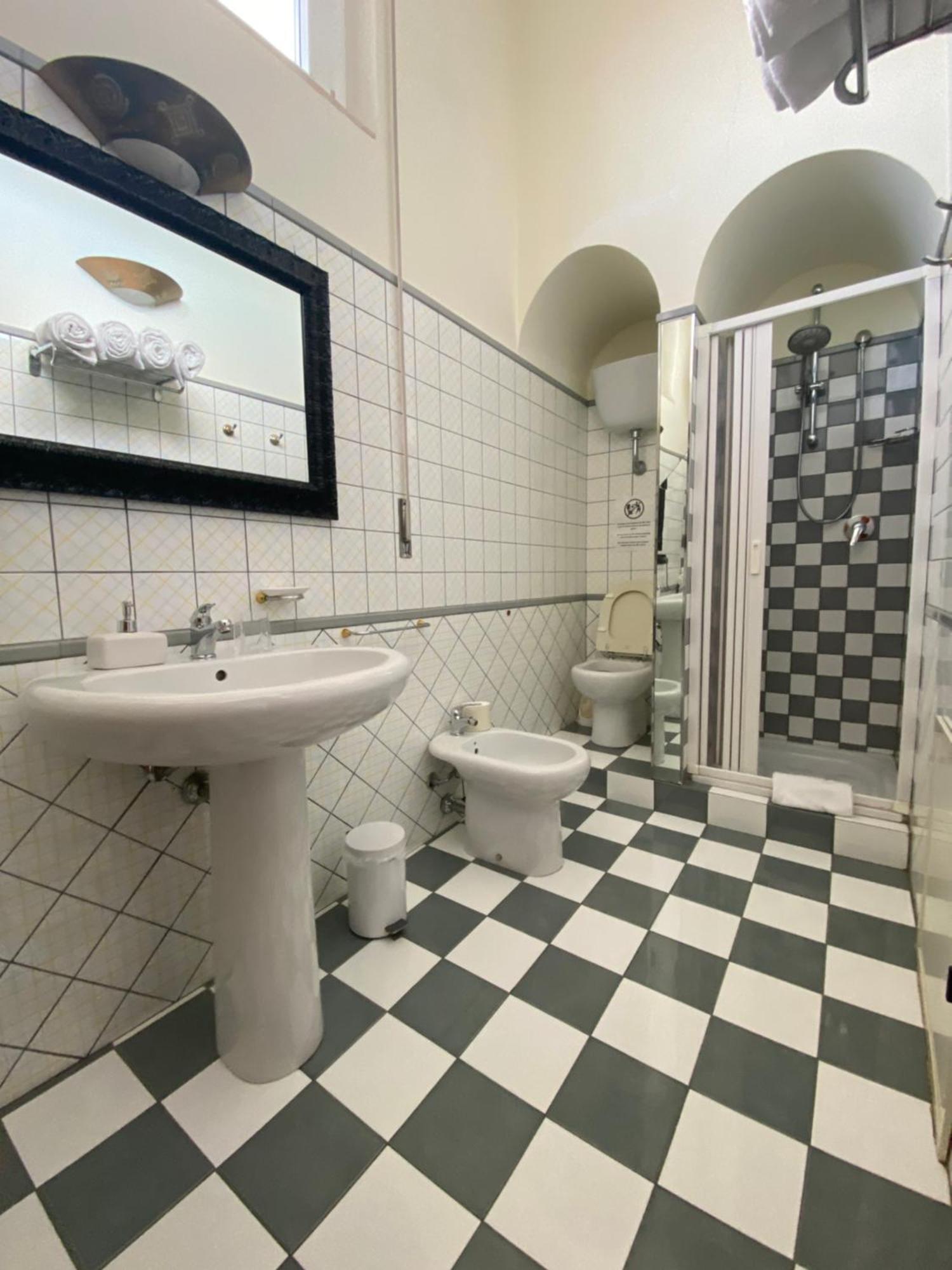 Locanda Degli Artisti Tortolì Exteriör bild