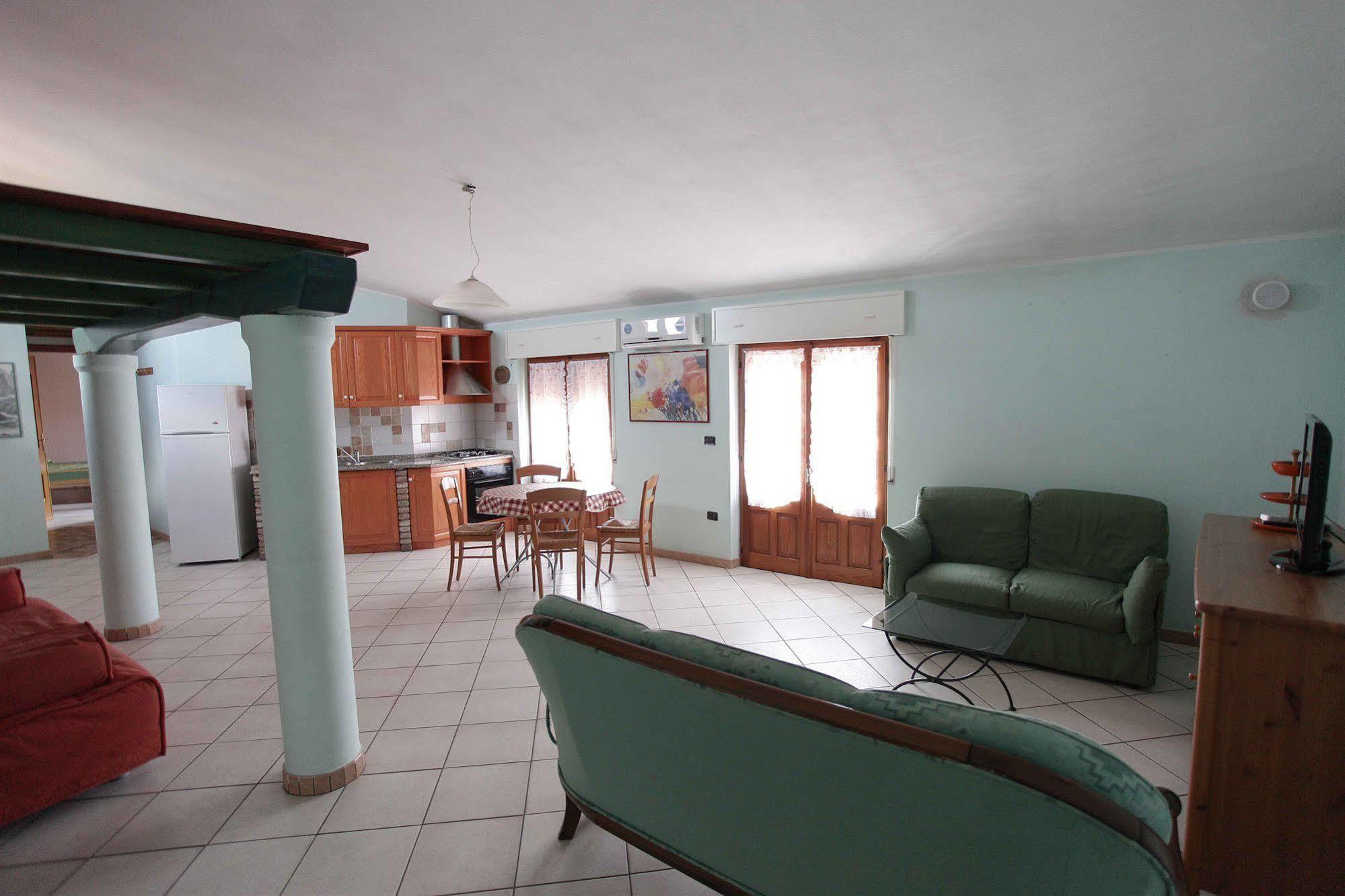 Locanda Degli Artisti Tortolì Exteriör bild