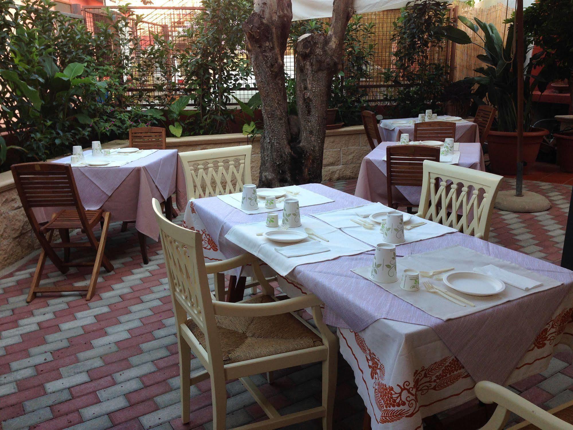 Locanda Degli Artisti Tortolì Exteriör bild
