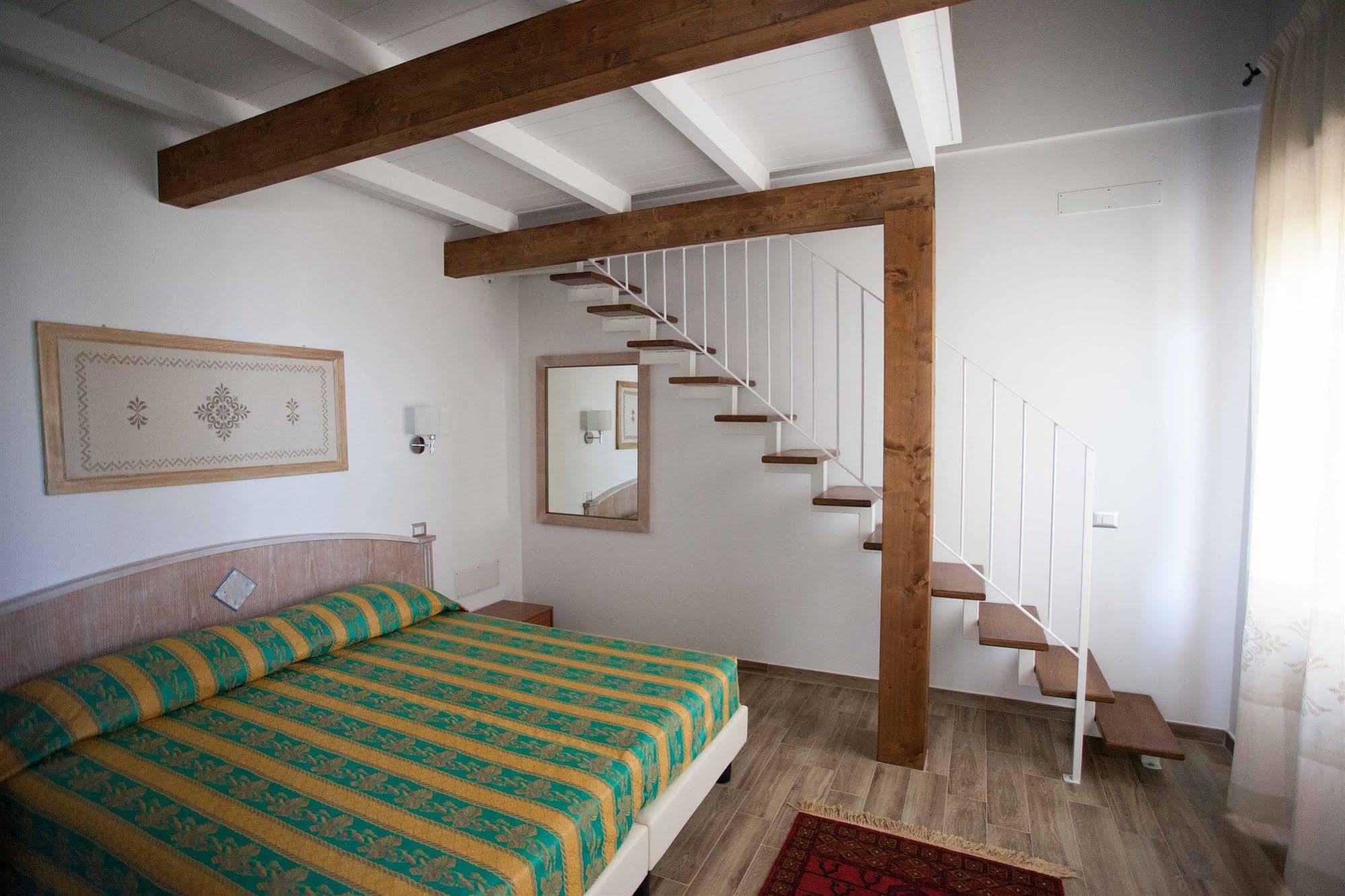 Locanda Degli Artisti Tortolì Exteriör bild