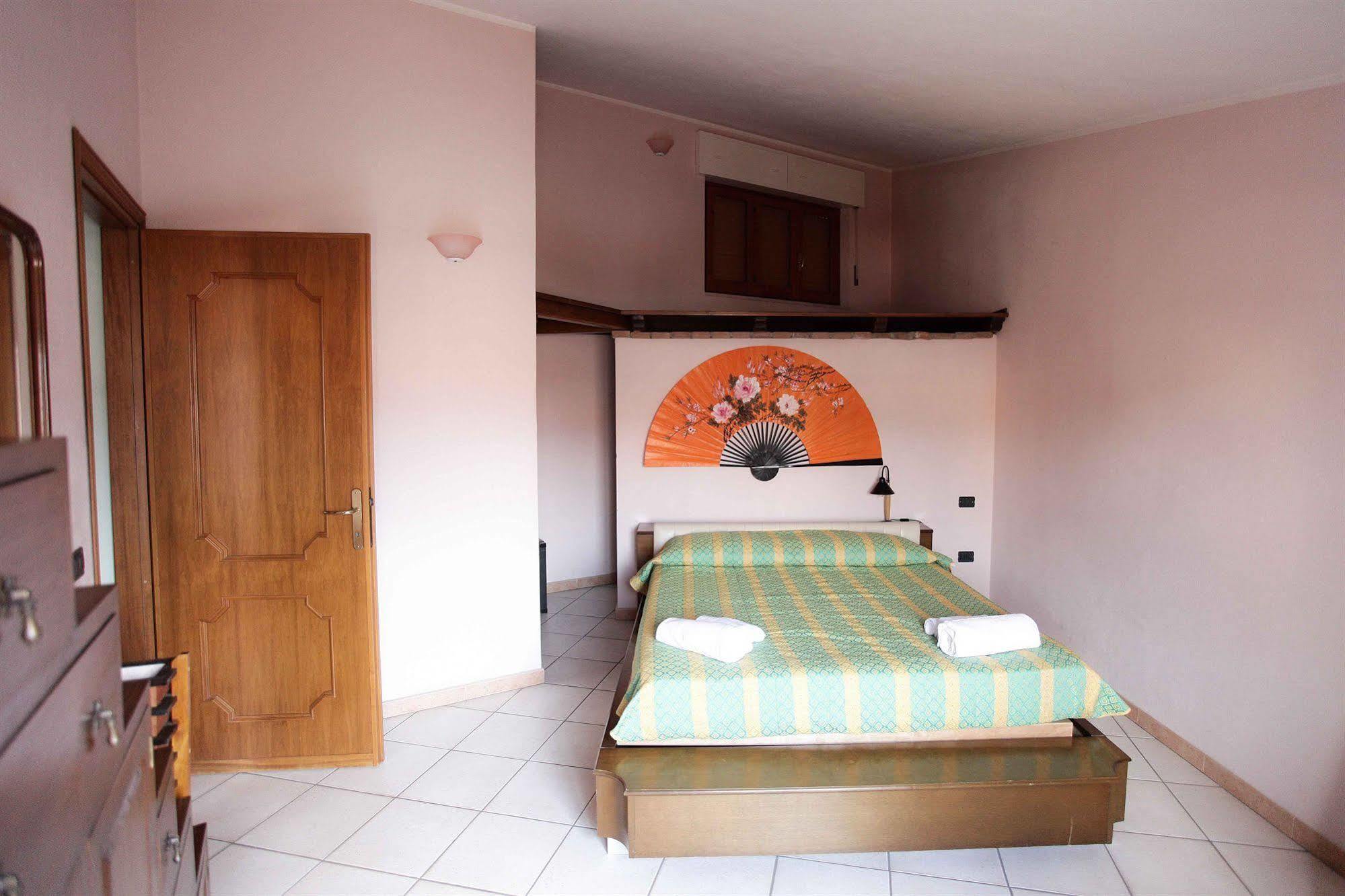 Locanda Degli Artisti Tortolì Exteriör bild