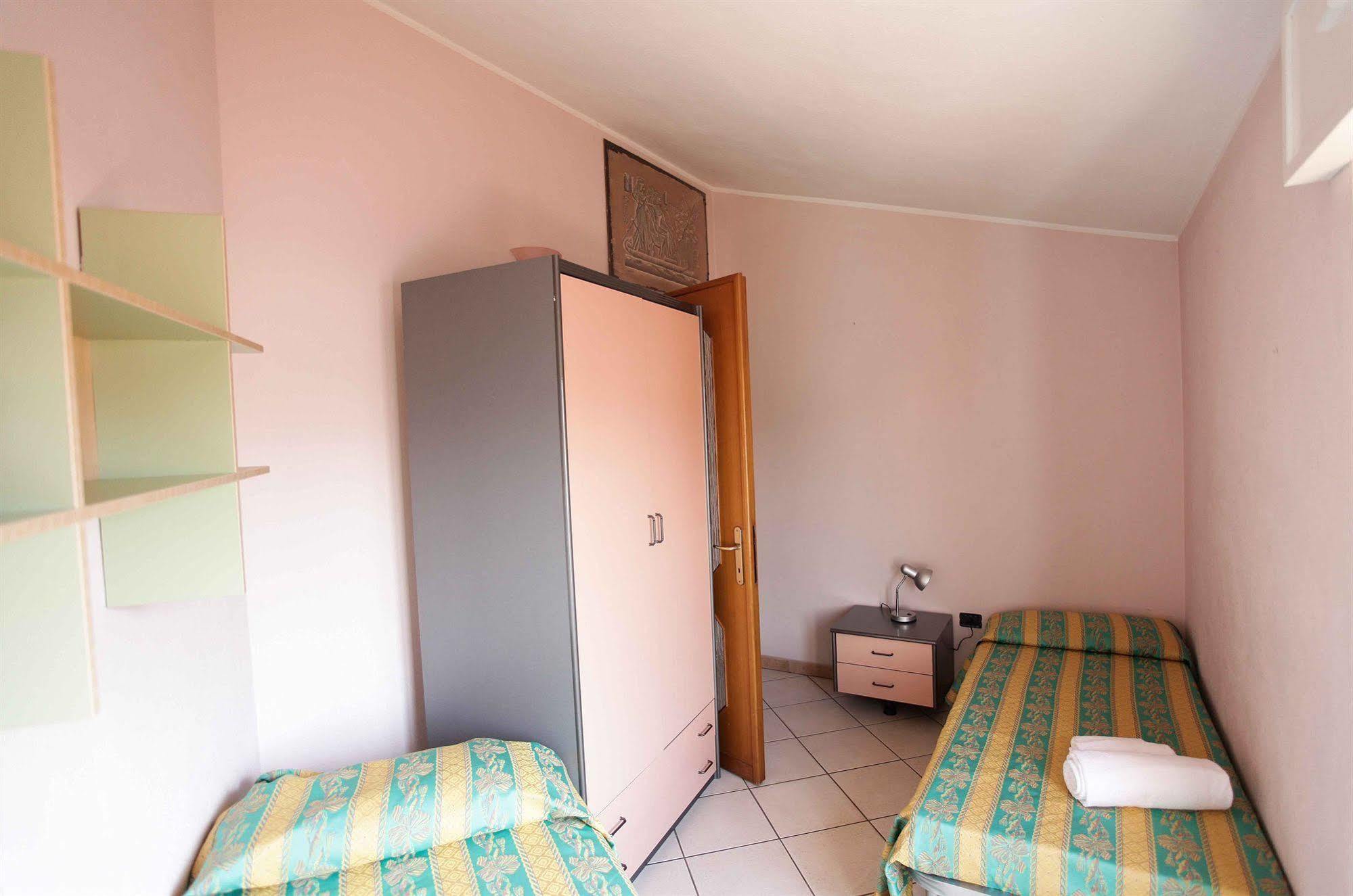 Locanda Degli Artisti Tortolì Exteriör bild