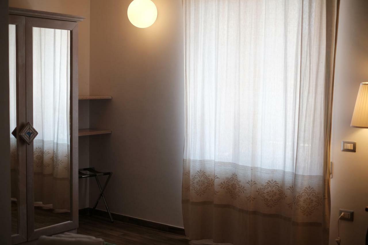Locanda Degli Artisti Tortolì Exteriör bild