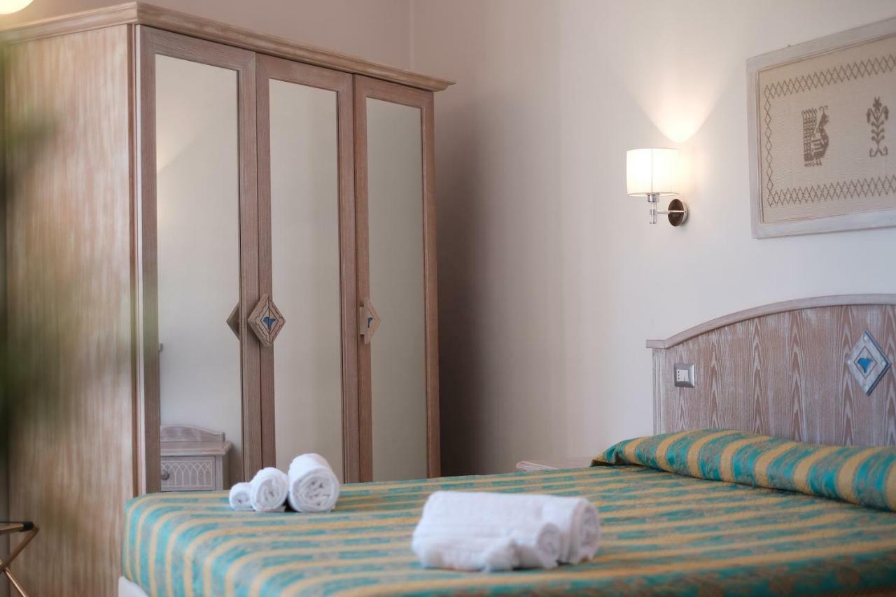 Locanda Degli Artisti Tortolì Exteriör bild