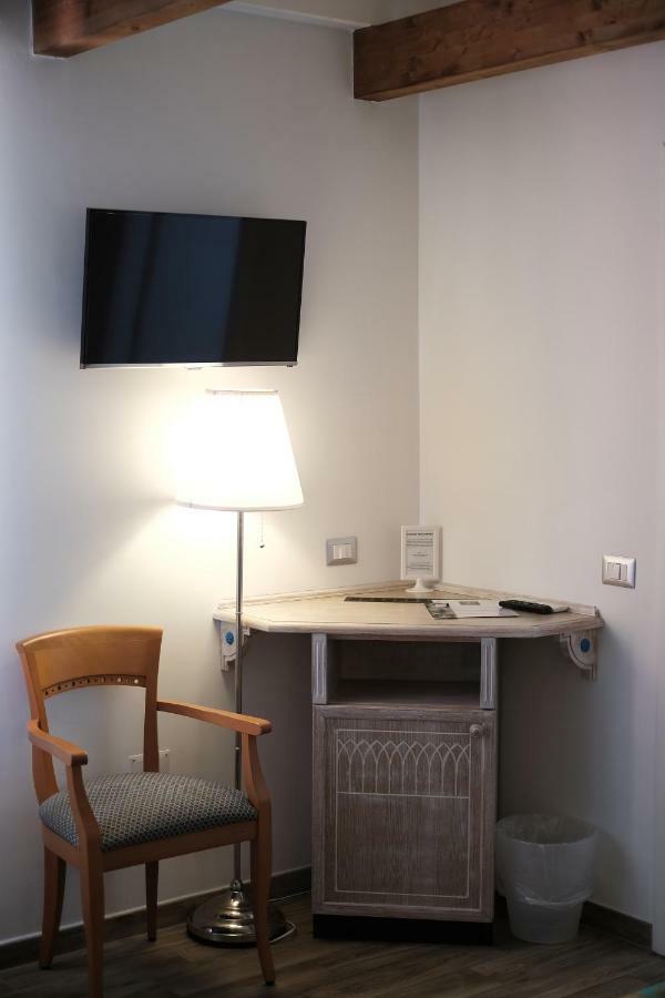 Locanda Degli Artisti Tortolì Exteriör bild